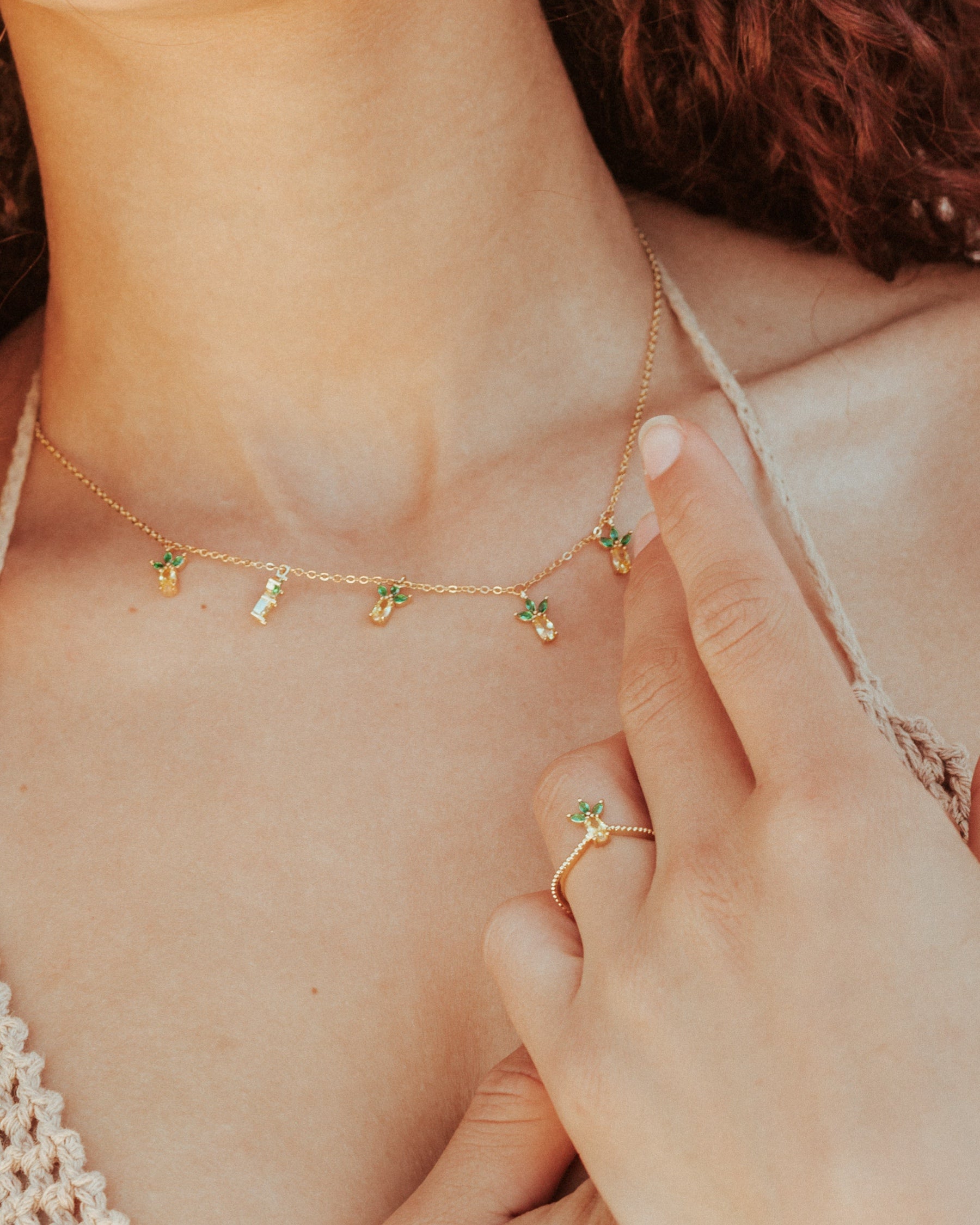 Collana charms ananas placcata in oro 18K – dettaglio tropicale ed elegante