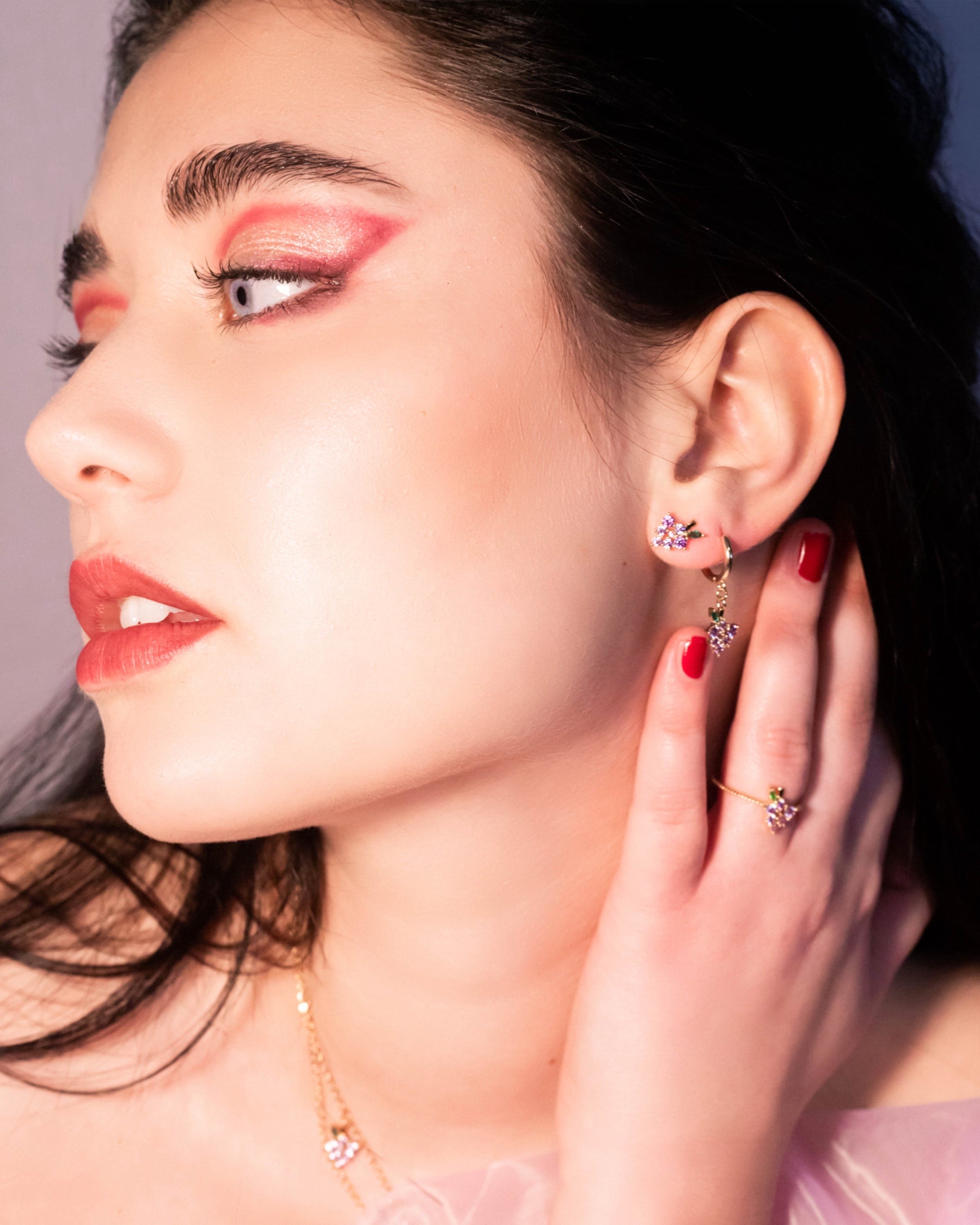Grape pendant earring